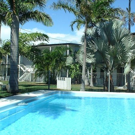 Ocean Breeze Apartments Боуен Екстериор снимка