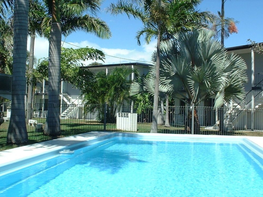 Ocean Breeze Apartments Боуен Екстериор снимка
