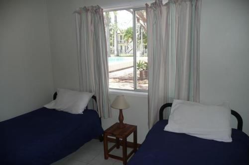Ocean Breeze Apartments Боуен Екстериор снимка