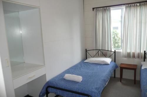 Ocean Breeze Apartments Боуен Екстериор снимка