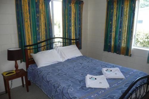 Ocean Breeze Apartments Боуен Екстериор снимка
