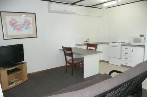 Ocean Breeze Apartments Боуен Екстериор снимка